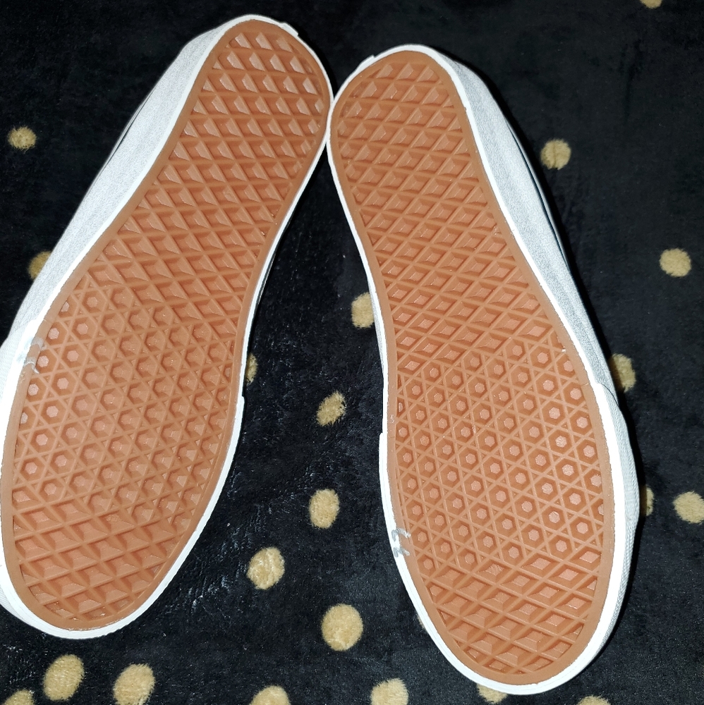 VANS - Picture 2 of 5